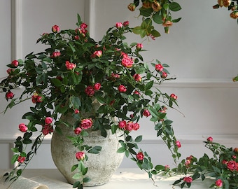 Enredadera artificial de capullo de rosa para colgar la pared, rosa pequeña falsa con follaje rico, flor de rosa arrastrada, decoración floral de boda, arco de corona de ramo