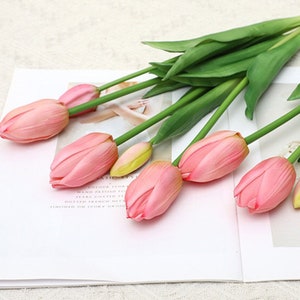 Quality Tulip Bouquet and Bud Soft Plastic Petal Flower with Leaf Living Room Decoration Rustic Floral Arrangement for Outdoor Wedding Party