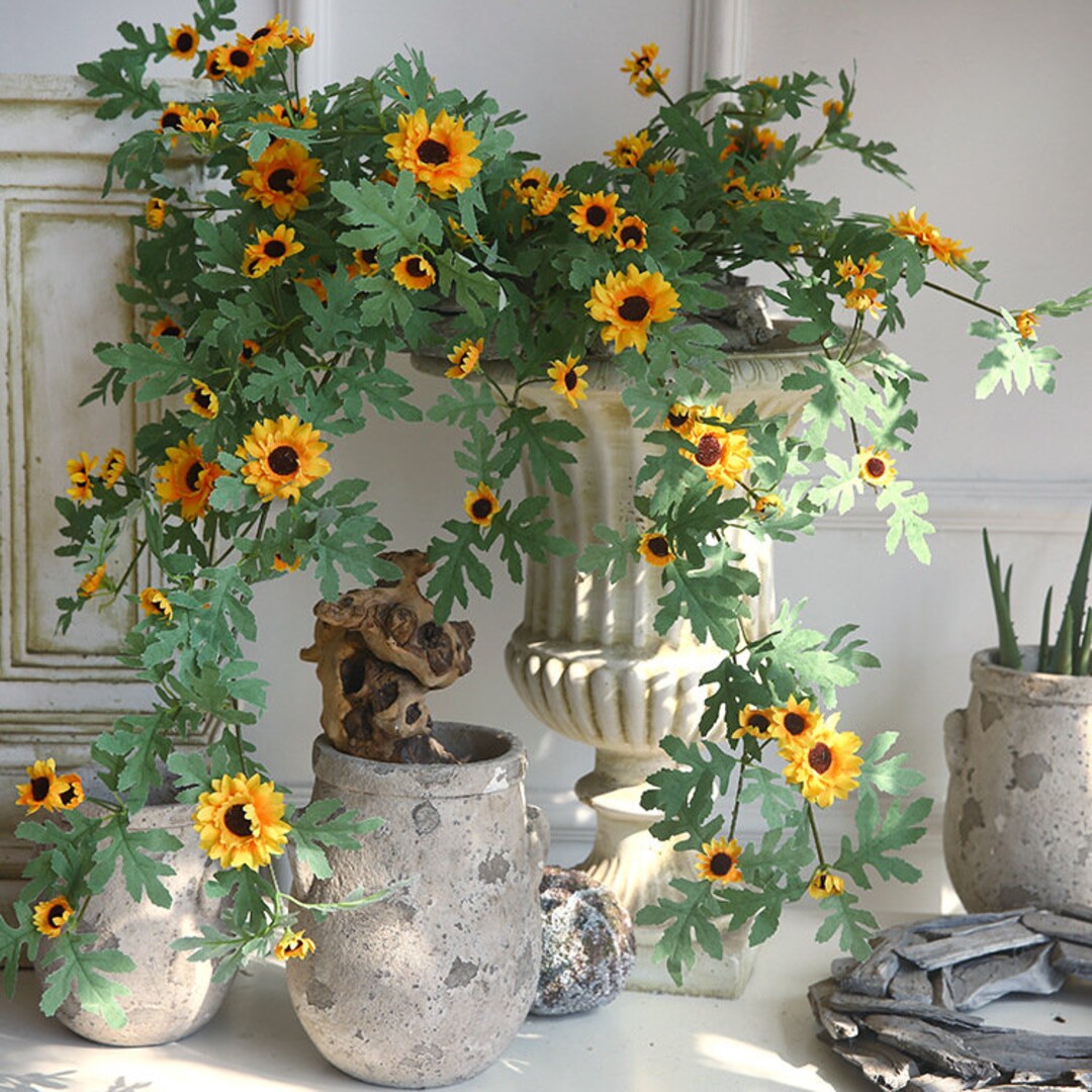Climbing Sunflower With Long Cane, Artificial Trailing Daisy and