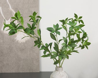 Ramo di foglie di Pieris Japonica, Artigianato di piante finte, Fiori artificiali, Decorazioni floreali per la casa, Disposizione verde per la festa di nozze, Centrotavola
