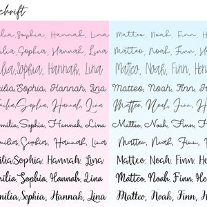 Puede incluir: Un fondo rosa y azul con una lista de nombres escritos en cursiva. Los nombres del lado izquierdo son Mia, Emilia, Sophia, Hannah y Lina. Los nombres del lado derecho son Matteo, Noah, Finn, Henry y Luis.