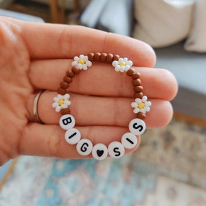 Big Sister Bracelet,Daisy Big sis bracelet, Big Sister Gift, Baby Announcement, New Baby, Baby Shower gift, floral baby bracelet, flower