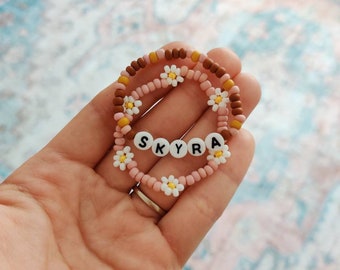 Girl Name Bracelet SET OF 2, Personalized Name Bracelet, Baby Girl bracelet, Daisy Bracelet, flower, Toddler, Baby Girl Name announcement