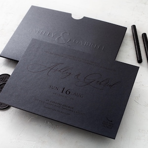 Schwarze geprägte Hochzeitseinladung, schwarze Folie auf schwarz einladen, Elegante Aufnahme einladen, dickes Prägedrucktes Einladungsset