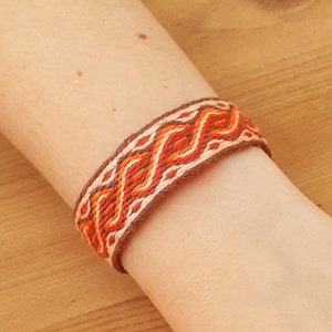 Bracelet Birka simple orangé, tissage aux tablettes, en lin , tissé à la main