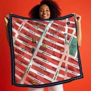 Benutzerdefinierte illustrierte Karte Schal | Personalisieren Sie mit Ihren Besonderen Orten | Silk Story Schal Einzigartiges Andenken Geschenk | Einweihungsparty Abschlussfeier Paar