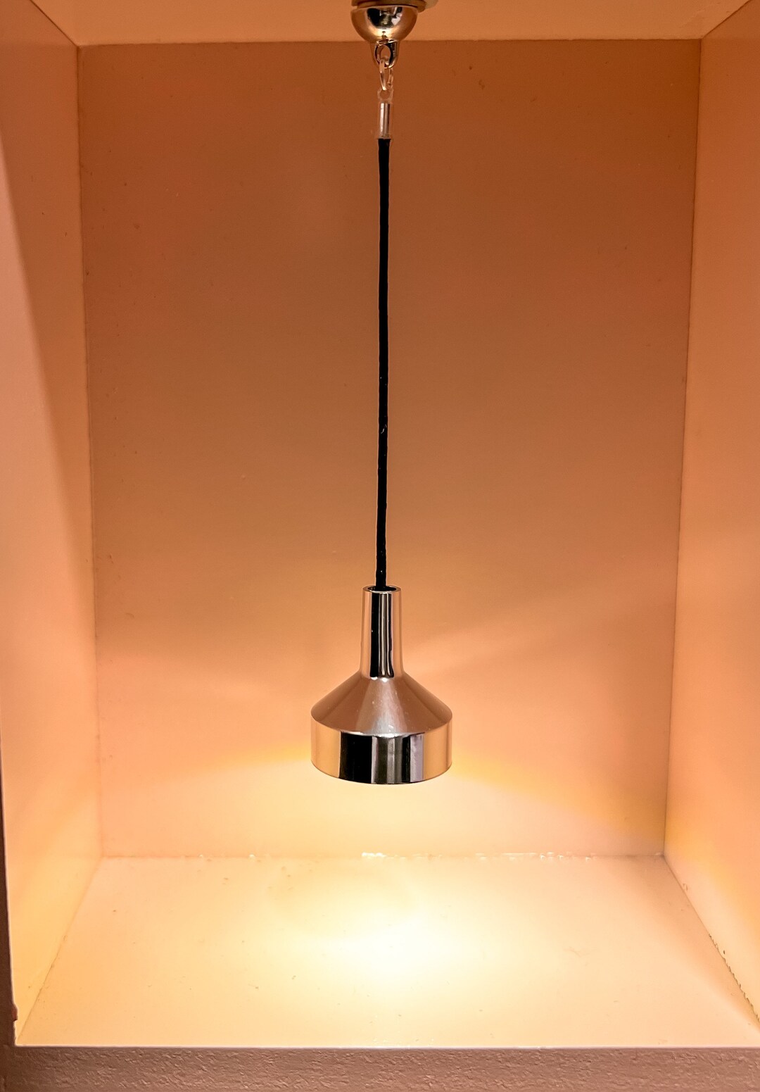 Modern Dollhouse Pendant Light. 18mm Gold or Silver. 1/24 Scale or