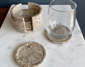 Fossiler Marmor Untersetzer Set von 6 sicher vor Verkratzen, Getränke und Kaffee Untersetzer Set mit einem Halter