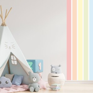 Decalcomanie per adesivi da parete a strisce arcobaleno pastello o in grassetto / Adesivo arcobaleno / Arte da parete per la scuola materna dei bambini / Decorazione della sala giochi