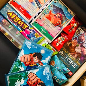 Caja de regalo One Piece, incluye un paquete de tarjetas. Regalo de cumpleaños, regalo de Navidad y aniversario, regalo sorpresa. Regalo para buzón considerado