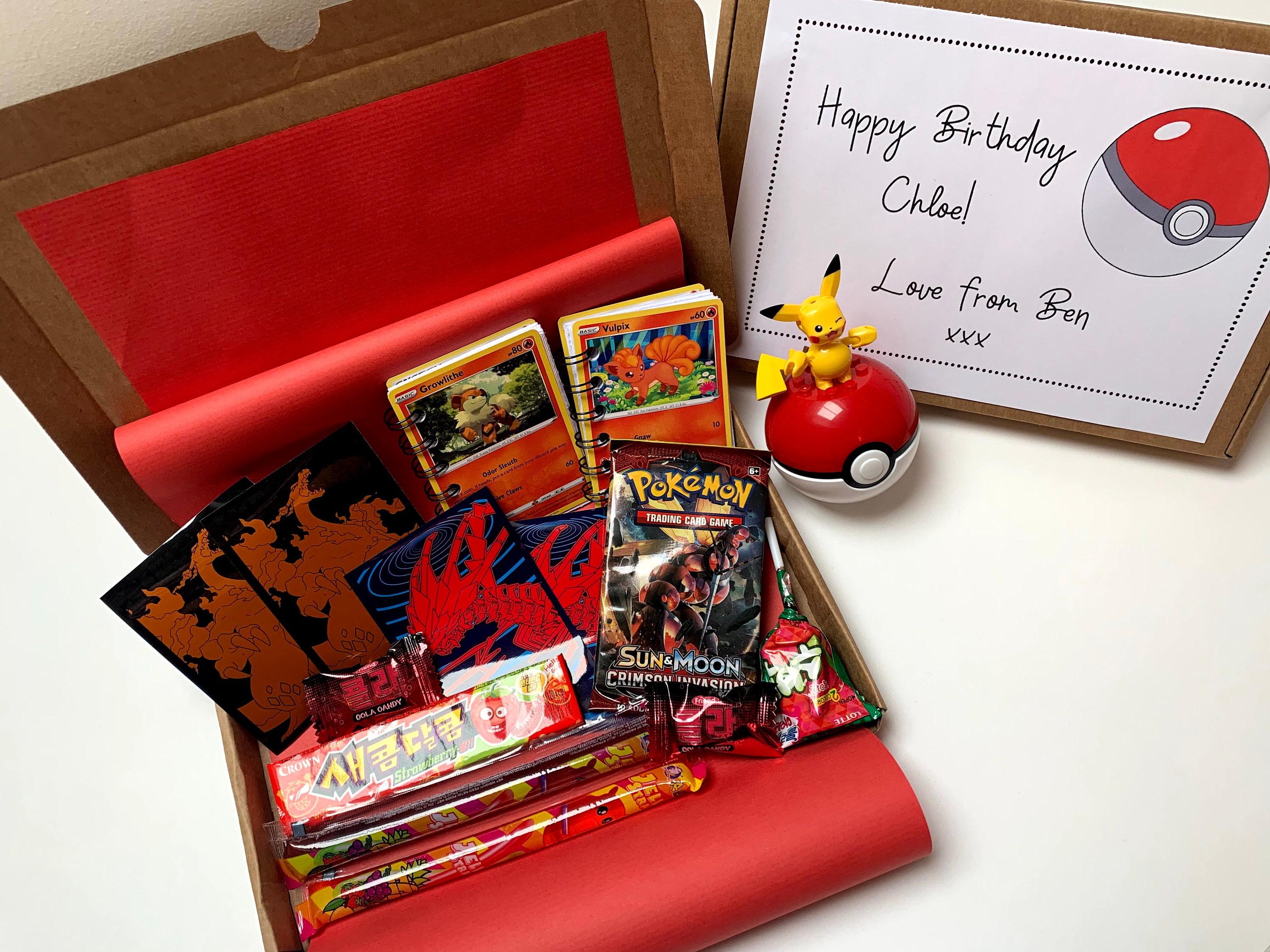 Pokémon Gift Box, include un pacchetto di carte Regalo di compleanno,  regalo di Natale e anniversario, regalo a sorpresa. Presente cassetta delle  lettere premurosa -  Italia