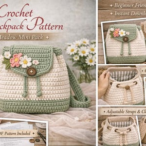 Può includere: Una tazza di ceramica bianca con manico nero e la scritta "But First, Coffee" in grassetto nero. La tazza è posta su uno sfondo sfocato, che suggerisce un'atmosfera accogliente.