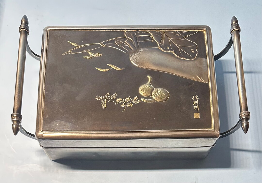 Japanese Meiji/Taisho Period Lacquered Box Japanese Meiji/Taisho Period Lacquered Box