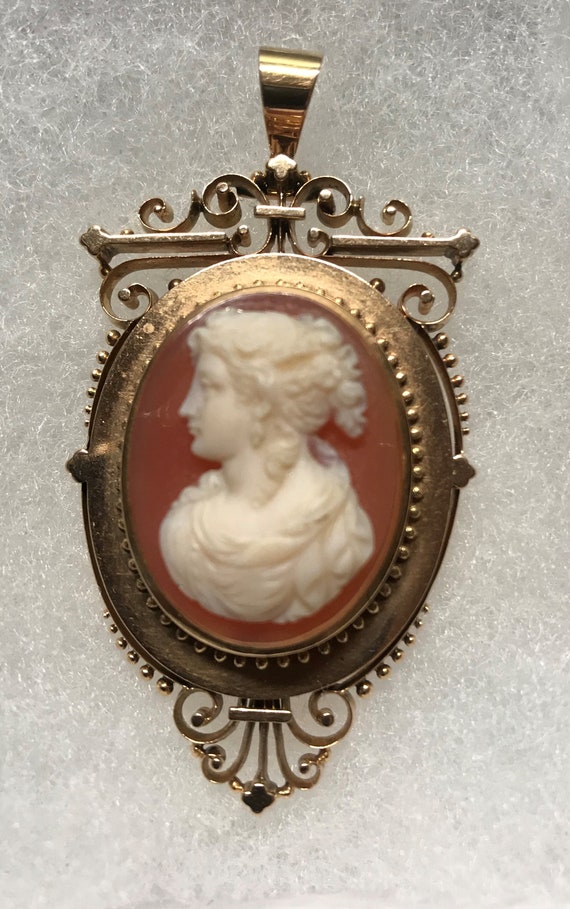 Gorgeous Victorian Cameo. Ornate 14k Yellow Gold F
