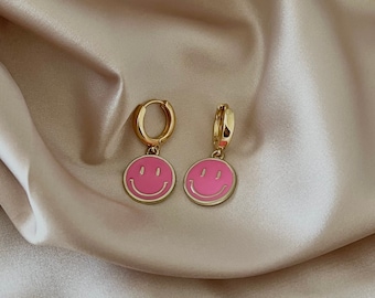 Boucles d’oreilles Smiley Face Hoop, Boucles d’oreilles Gold Hoop, Cerceaux d’or délicats, Pinterest Girl, It Girl, Outfit Inspo, Cerceaux d’or élégants, Boucles d’oreilles Smiley