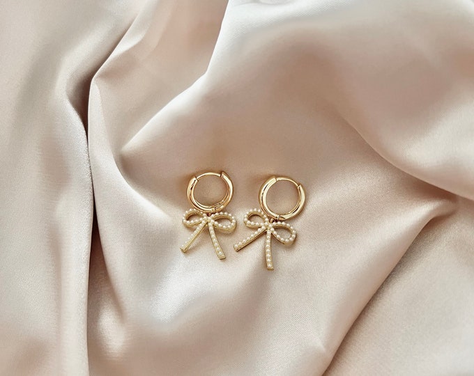 Bow Pearl Coquette Tension Bangle