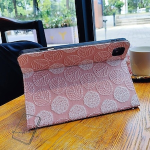Étui ipad en tissu fleurs roses avec porte-crayon intégré réveil automatique pour iPad Air 11 pouces 13 pouces Étui 2025 Air 5 Mini 7, iPad 11e génération