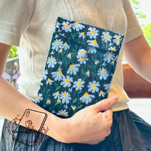 Black Fabric Blue Daisy Flower Kindle Sleeve for kindle paperwhite 12th generation,kindle 11th gen,kindle colorsoft,kindle 6&quot; 2024