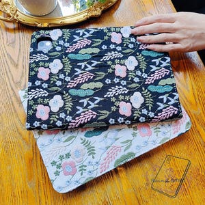 Étui en tissu fleurs Wabi-Sabi avec réveil automatique pour iPad Air 11 pouces 13 pouces 2025 M4 Mini 7 2024, étui pour iPad 10e 11e génération, Air 6 5