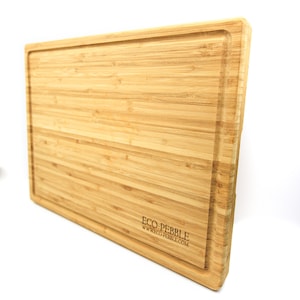 Tabla de cortar de bambú sostenible extra grande para servir queso, tabla de carnicero, ultrafuerte y fácil de limpiar. Mantiene tus cuchillos afilados.