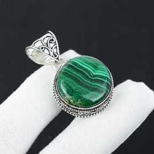 Colgante de malaquita, piedra preciosa natural de malaquita, colgante antiguo de plata de ley 925, colgante redondo de forma verde esmeralda para regalo de Navidad.