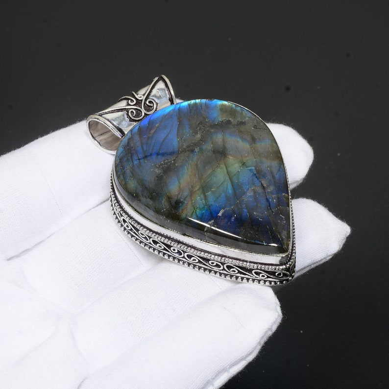 Colgante de plata de ley 925 hecho a mano con piedras preciosas de labradorita de fuego azul, colgante de joyería de labradorita antigua, regalo para el día de la madre Pear Shape