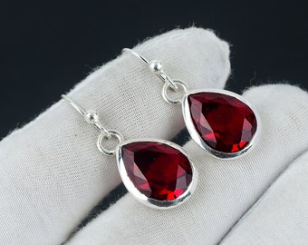 Pendiente de granate rojo, pendiente de plata de ley 925 Hermosa piedra preciosa cabujón Pendiente de piedra de granate rojo Pendiente de cumpleaños Regalo para ella para mujer