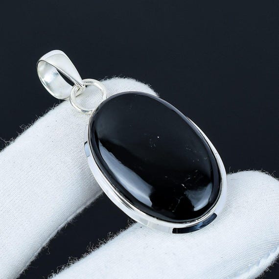 Elegant Black Onyx Gemstone Pendant 925 Sterling Silver  display picture 2