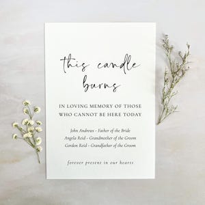 Letrero de boda personalizado con esta vela encendida: letrero de mesa minimalista personalizado con recuerdos amorosos, nombres de familia y caballete opcional.