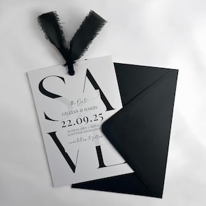 Schwarzweiße Monochrome Save the Date Einladung mit Chiffonband, gedruckt