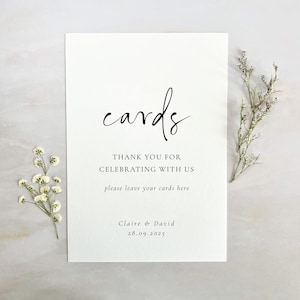 Bord met gepersonaliseerde kaarten – op maat bedrukt bord voor bruiloft, minimalistisch receptiedecor met optionele schildersezel