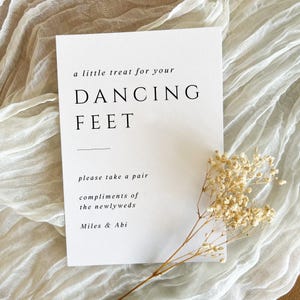 Letrero de boda minimalista con pies danzantes, personalizado e impreso