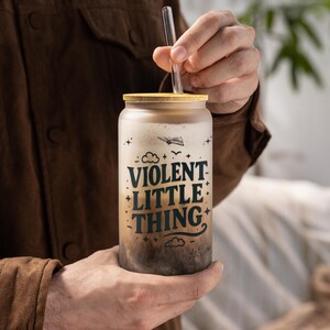 Vaso de vidrio Fourth Wing, taza con cita de Xaden, lata de vidrio para café helado, regalo para amantes de los libros, artículos para beber para lectores de fantasía, regalo para lectores de libros imagen 8