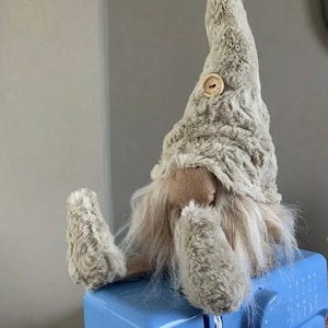 Handgemachter Gonk Gnom, skandinavischer Tomte - Nisse, Tonntu. Variationen von Silber und fluffigem Gonk.