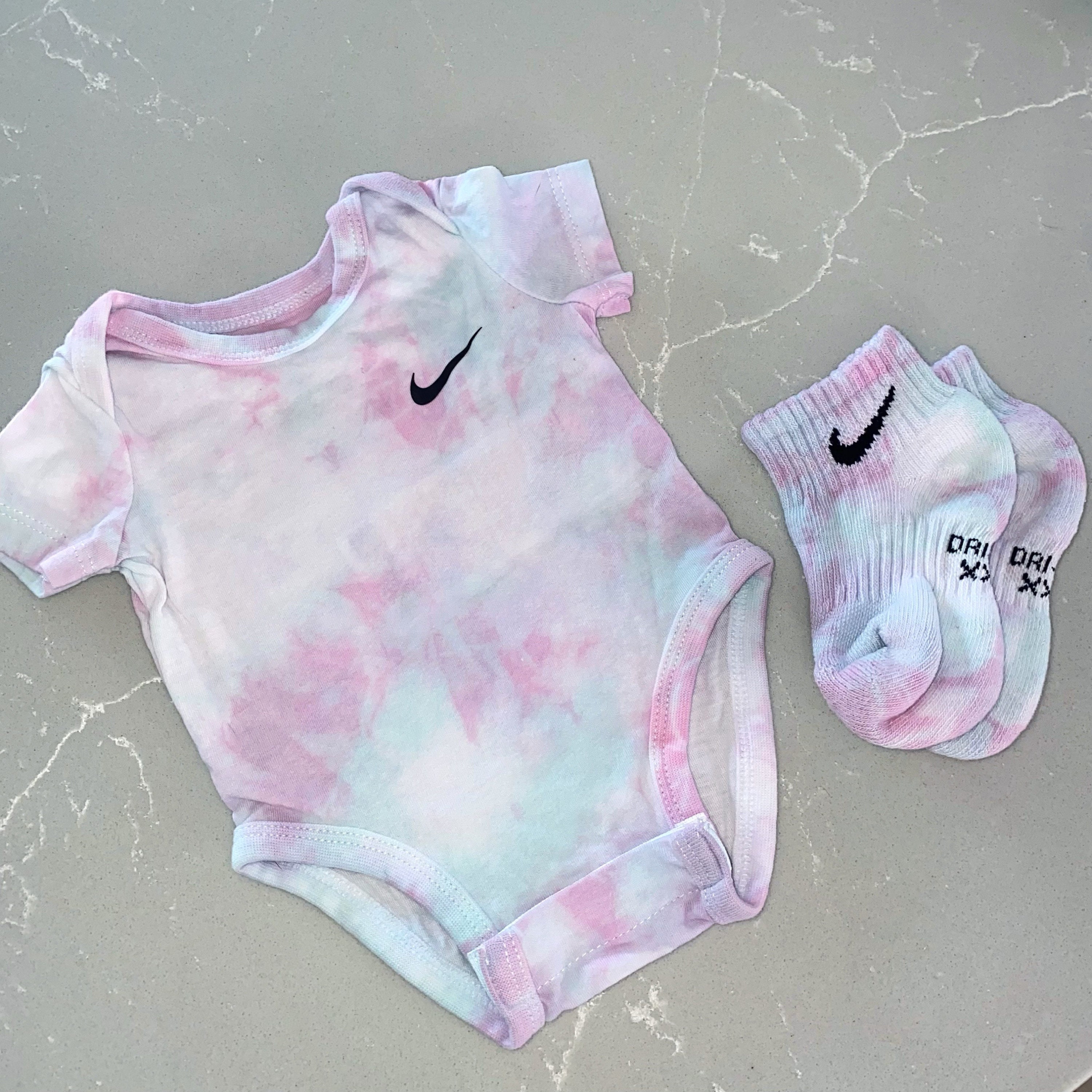 blootstelling leraar tekort Nike Tie Dye Newborn Baby Grow & Matching Socks Made to - Etsy