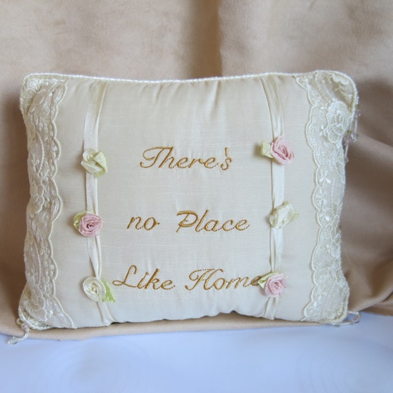 Vintage '"There's no Place Like Home" decorative cushion