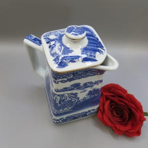 Ringtons Jug - Miniature Maling Replica Jug - Blue and White Willow Pattern - Collectible - 16 cm tall