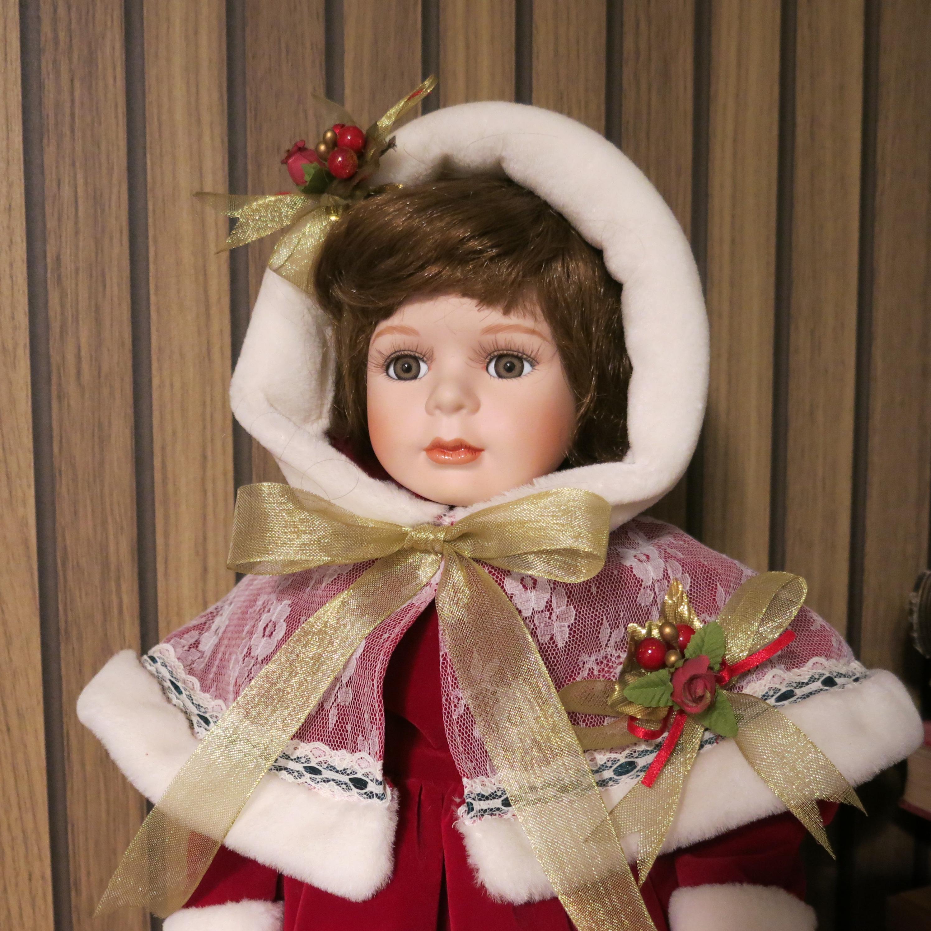Vintage Christmas Porcelain Doll - Gloria - Leonardo Collection