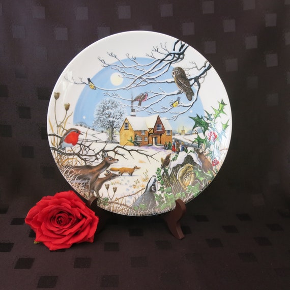 Vintage 1990 Christmas Plate Wedgwood - Arrival of the Carol Singers - Collectible 9 inch Plate - Limited Edition Beautiful Gift