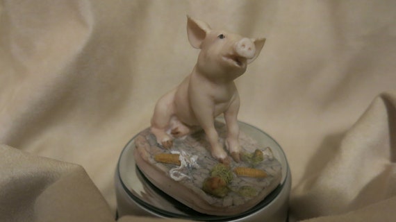 Vintage Border Fine Arts -  Pig - Hand Made in Scotland - Height 3 1/4 inches - Collectible
