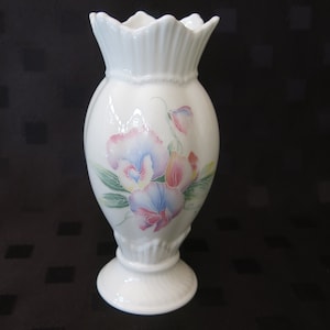 Vintage Aynsley Little Sweetheart Vase 6 1/2 inch Tall Beautiful Wedding/Anniversary/Mother&#39;s Day Gifts