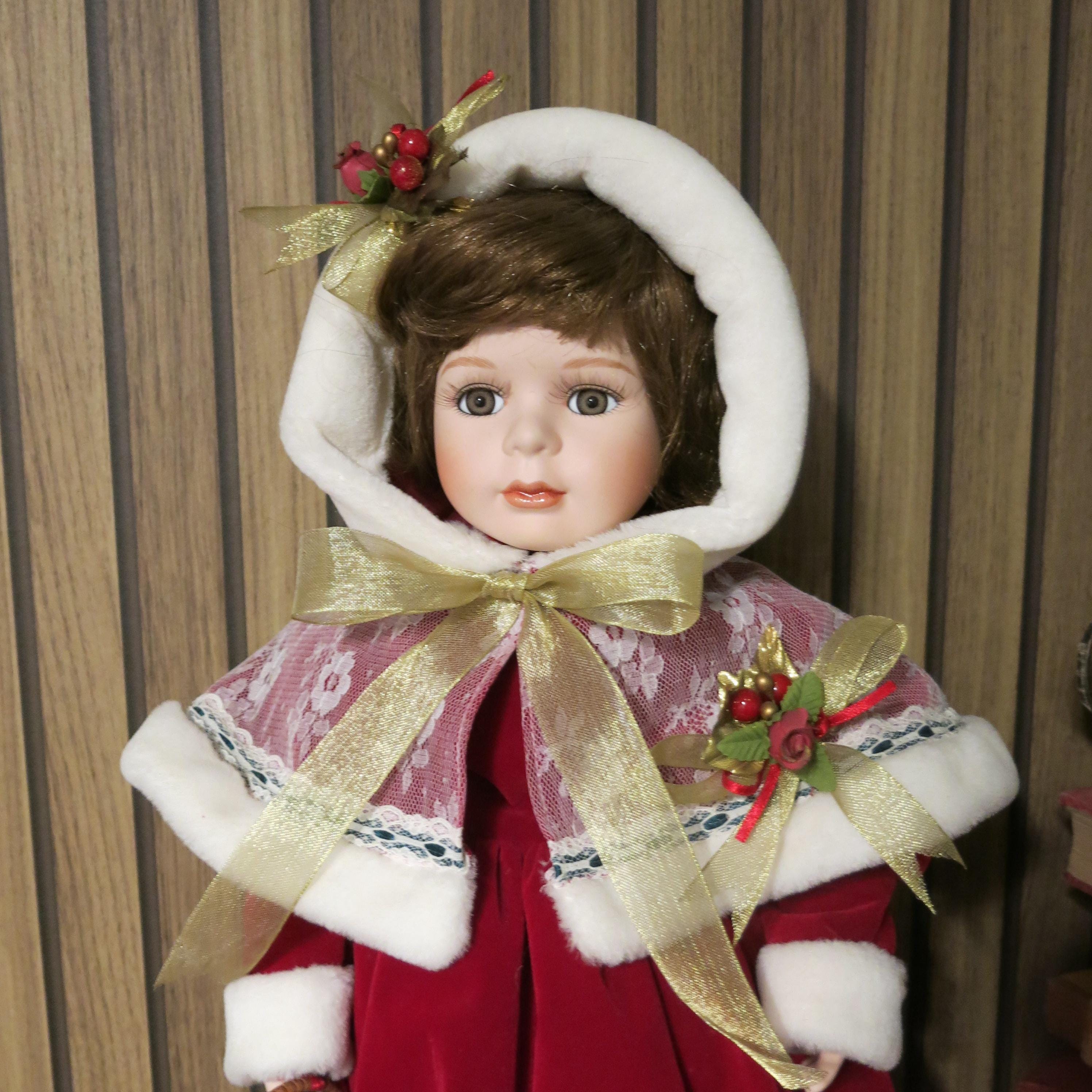Vintage Christmas Porcelain Doll - Gloria - Leonardo Collection