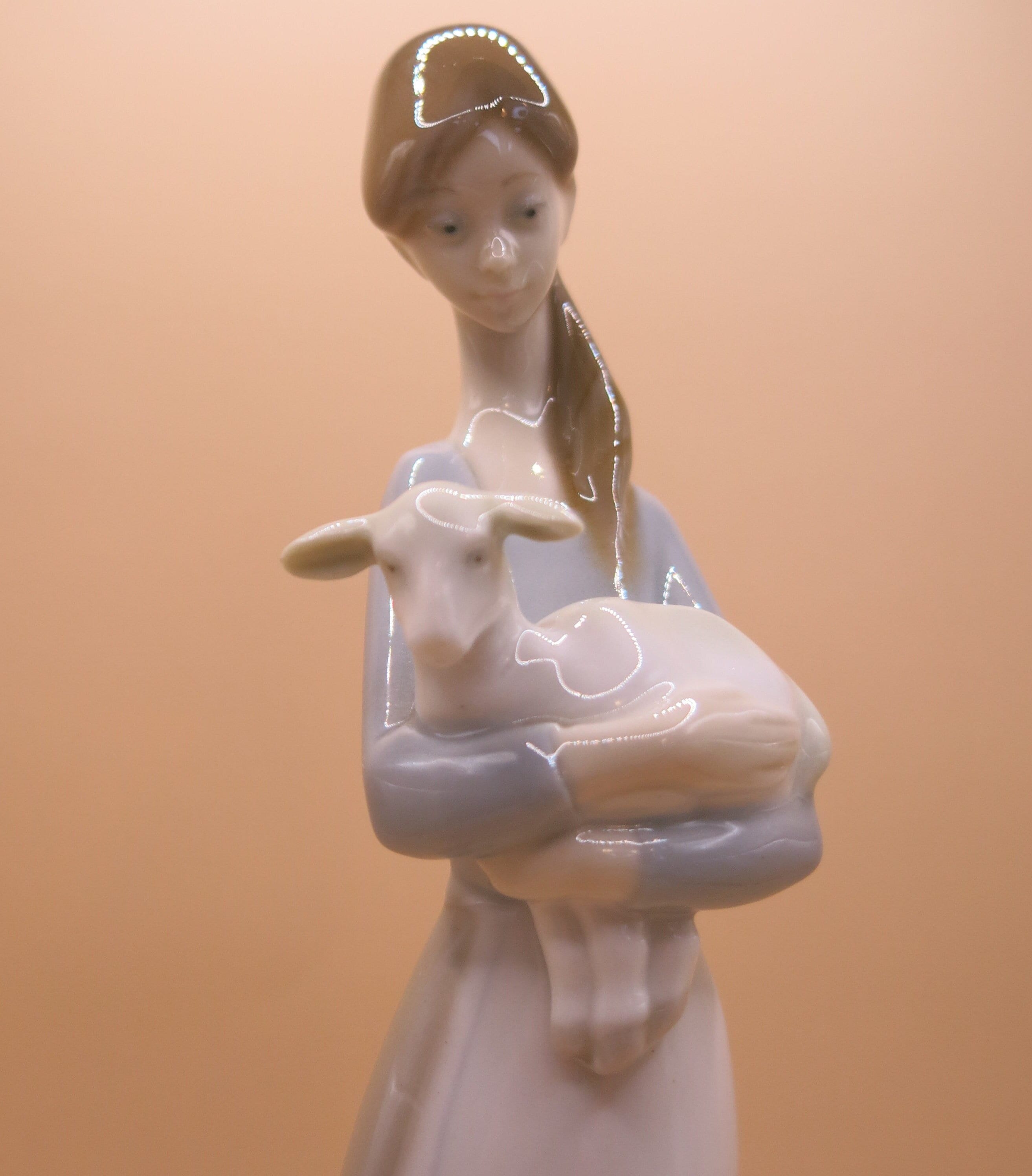 Lladro リヤドロ　girl with lamb figurine Vintage Lladro Girl With Lamb - Retired, Collectable Spanish