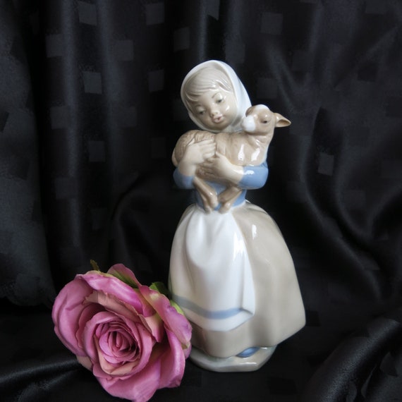 Nao Girl with Lamb.  Nao by Lladro Daisa - Handmade in Spain - 21 cm Tall - Collectible - Gift for Mum - Wedding Gift - Vintage