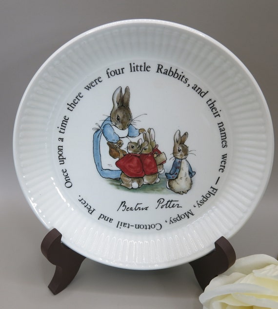 Vintage Peter Rabbit Plate with Patterned Edge - Diameter 15 1/2 cm - Wedgwood - Beatrix Potter