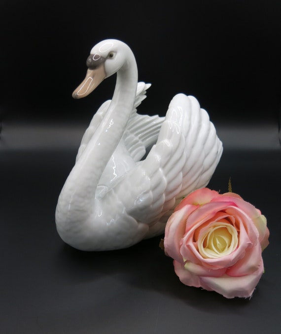 Vintage Lladro Swan with Wings Spread No. 05231 - Collectible - Wedding/Anniversary Gift