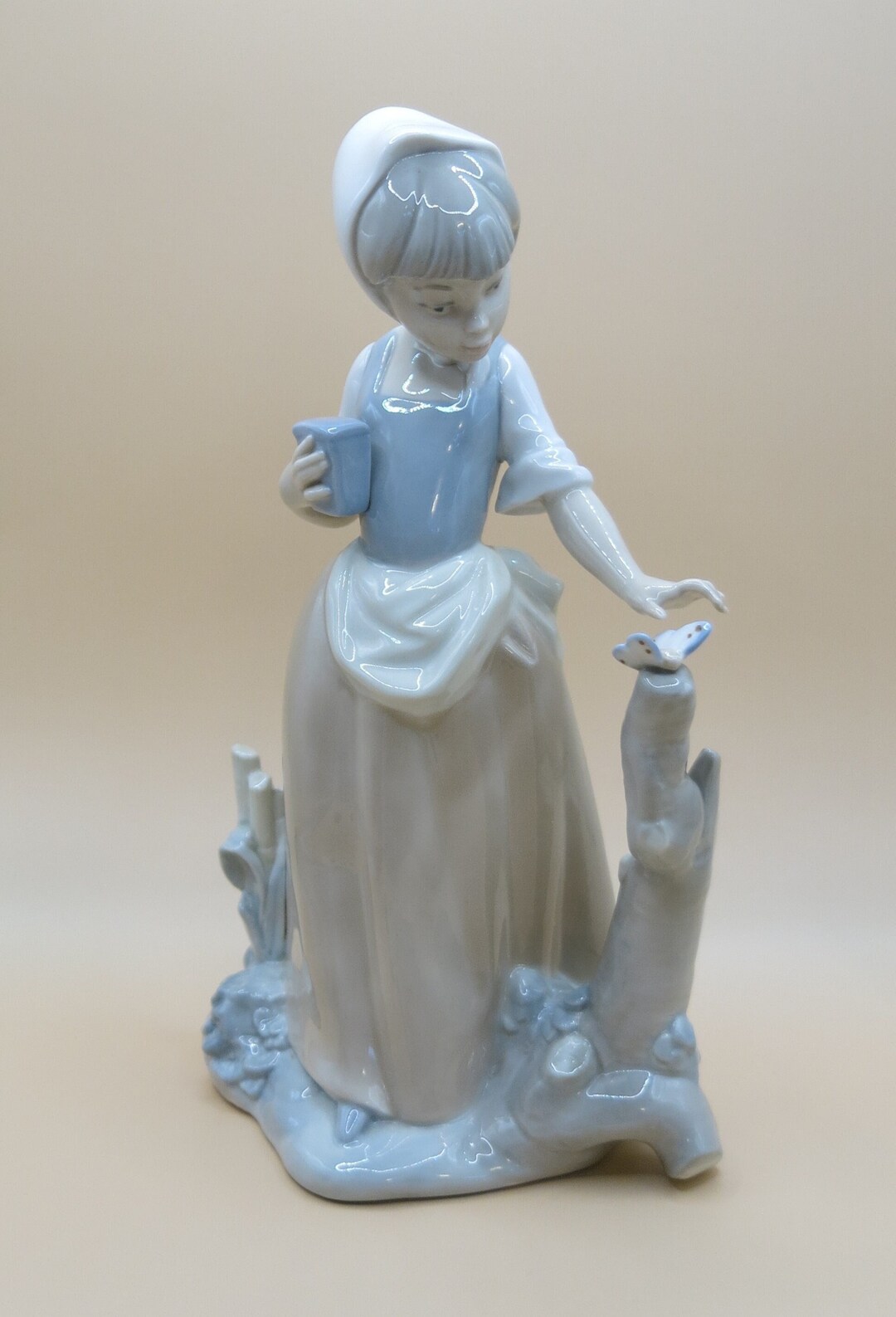 Nao by Llandro - Girl With Butterfly - Handmade in Spain - Vintage