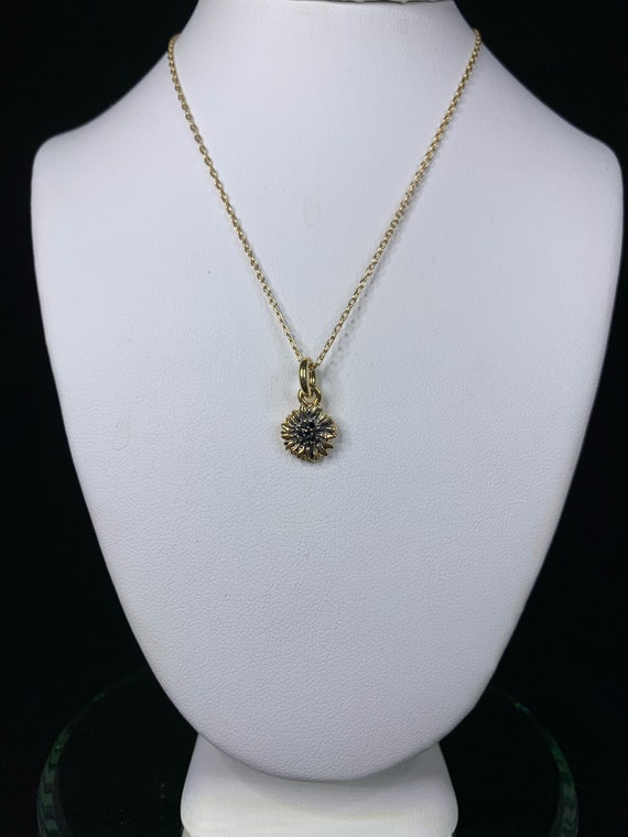 18K Yellow Gold Flower Pendant With Diamonds Necklace poor Cat