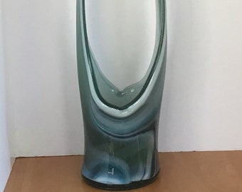 Vintage groene en witte handgeblazen glazen mandvaas 18"