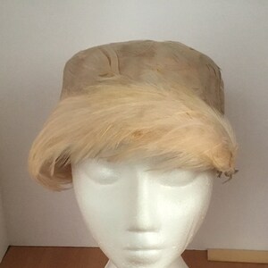 Cappello vintage in piuma bianco sporco